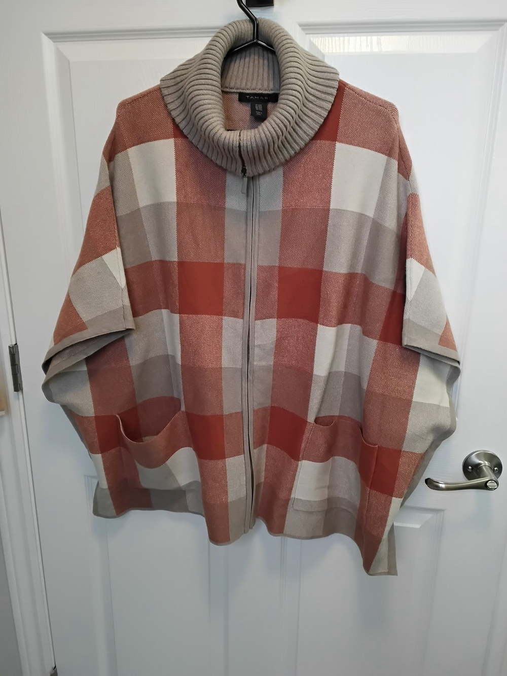 Tahari Zip Front Cape/ Poncho Wiith Thick Rolled Ribbed Knit Neck SIze M